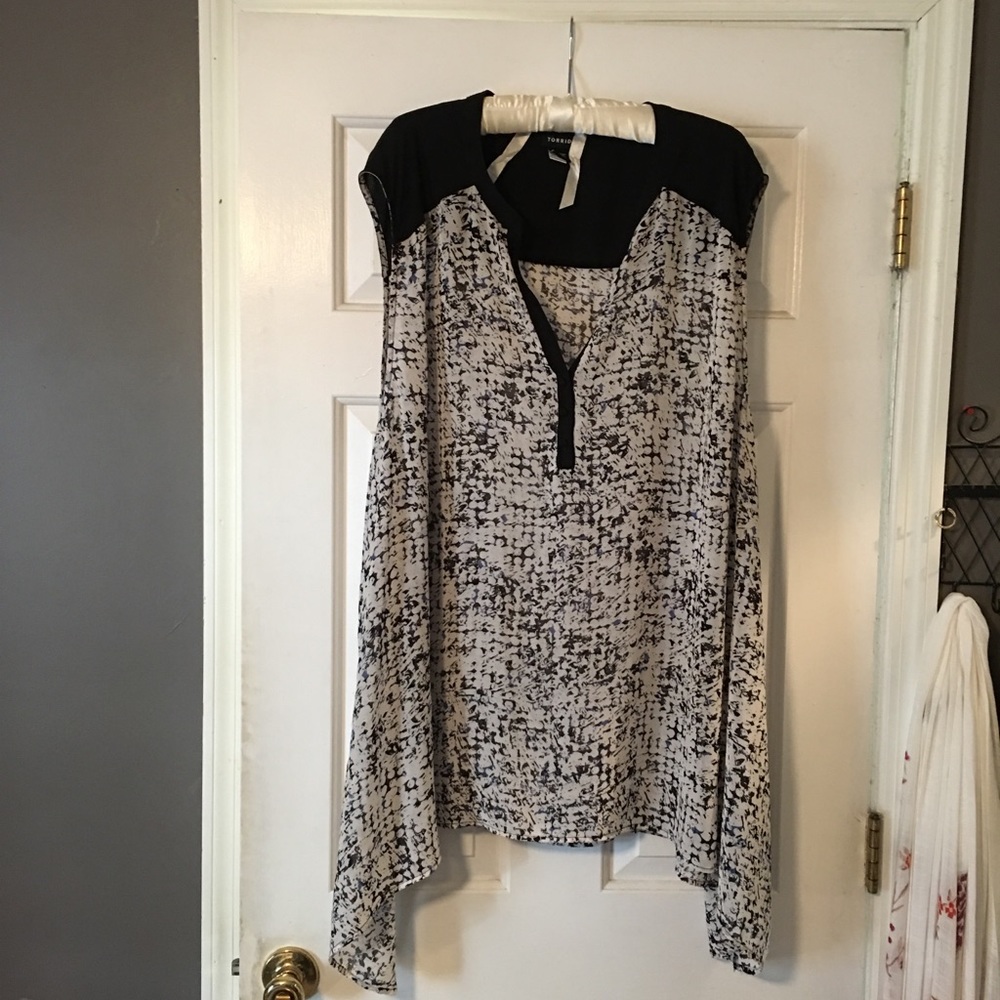 Torrid plus size 6X Black/White/Royal Blue Tank